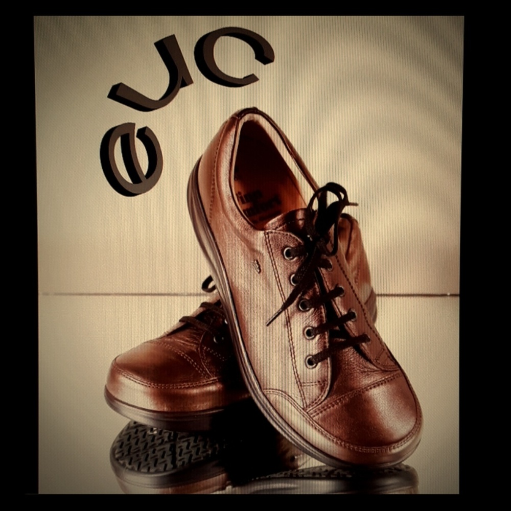 Finn bronze leather lace up walking shoes.